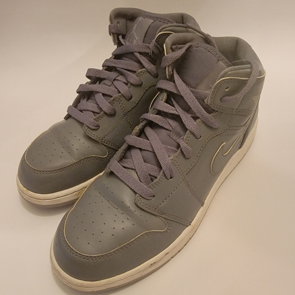 🟡NIKE Air Jordan 1 Retro Mid GS (6.5Y, 'Cool Grey Wolf Grey') - Picture 7 of 11